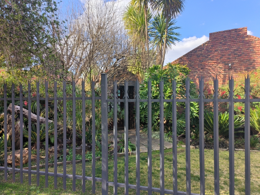 3 Bedroom Property for Sale in Kannoniers Park North West